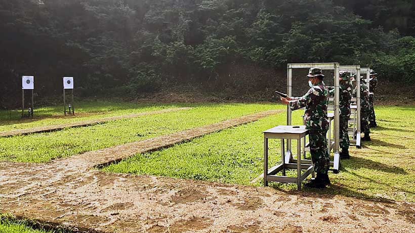 Anggota Kodim Kota Malang Latihan Tembak Di Yonkav 3 Singosari