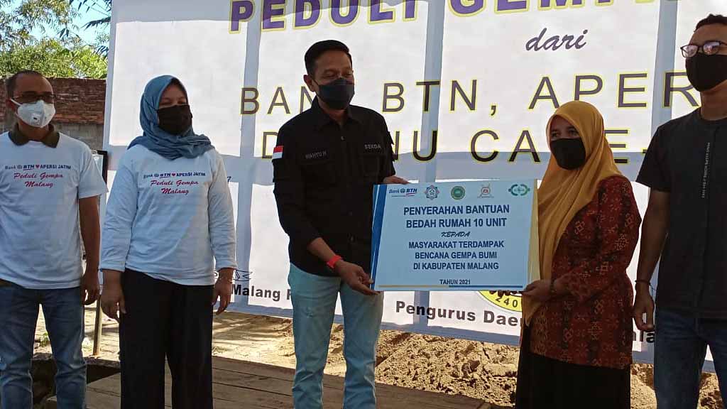 Apersi Dan BTN Bedah Rumah Korban Gempa Di Dampit Malang