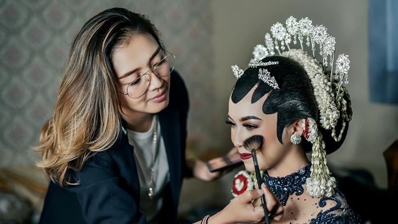 Make-up Artist Asal Malang Ini Disebut Mirip Ashanty