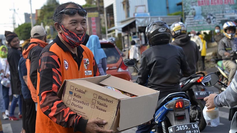 BKPB PP Kota Batu Bersama 8 Partai Bagikan 2000 Takjil