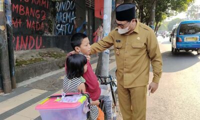 Bikin Haru, Ini Perjuangan Kakak Adik Jual Gorengan, Wawali Trenyuh