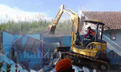 KAI Bongkar Eks Lokalisasi Girun Gondanglegi, Robohkan 23 Rumah