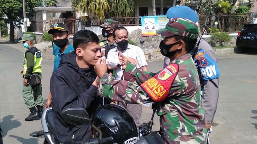 Petugas Gabungan Gelar Operasi Yustisi Prokes di Kecamatan Klojen