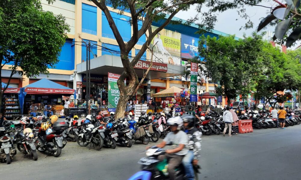 Parkir Semrawut di Ramayana, DPRD Usul Lahan E-Parking Dalam Gedung