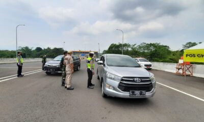 Kendaraan Putar Balik di Exit Tol Madyopuro, Penyekatan Hari Pertama