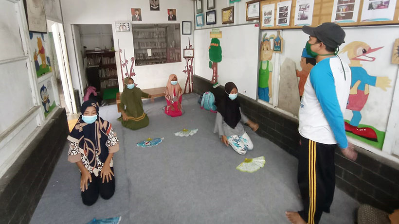 Warga Bantur Bangun Galeri Kreatif, Rangkul Anak PMI Kesepian 26 Warga Bantur Bangun Galeri Kreatif, Rangkul Anak PMI Kesepian