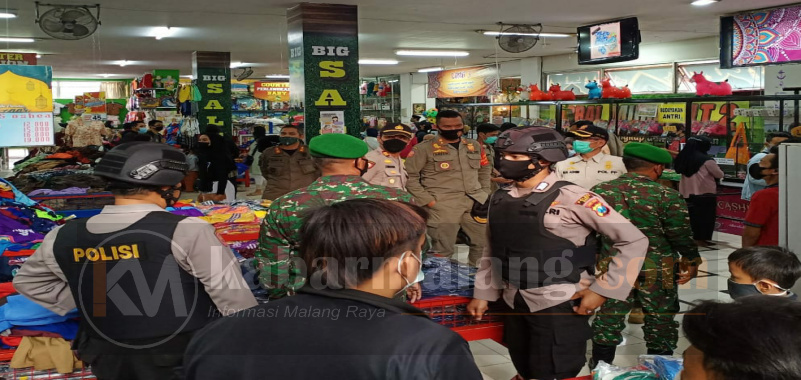 Polres Batu Bersama Satpol PP dan Satgas Prokes Sidak Mal