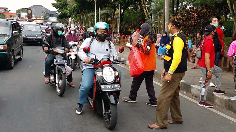BKPB PP Batu Bagikan Ribuan Takjil Dan Masker, Kamis Berbagi Tuntas