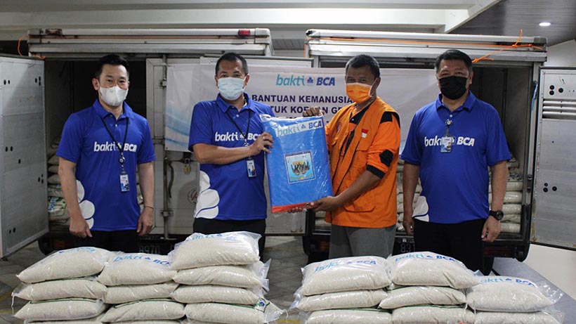 Bakti BCA Salurkan 2,75 Ton Beras Dan 150 Terpal Untuk Gempa Malang
