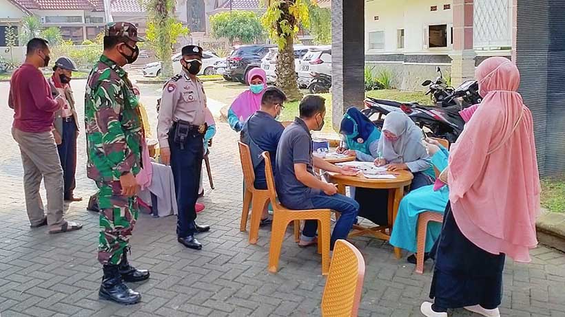 150 Lansia di Permata Jingga Divaksinasi Puskesmas Mojolangu