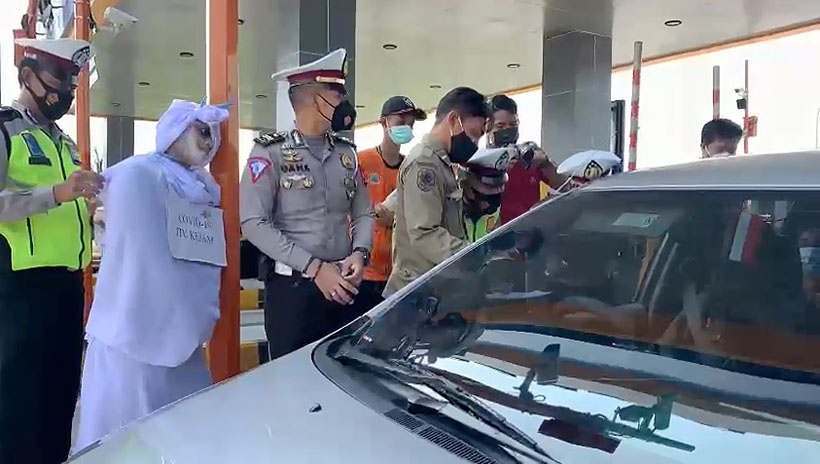 Pocong Berkeliaran Di Malang, Masuki Mal Sampai Berdiri Di Perempatan