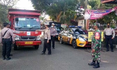 Petugas Hentikan Truk Dan Motor Di Arjowinangun, Cek Ketaatan Prokes