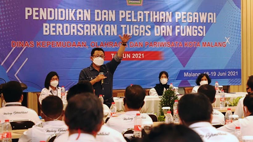 Wali Kota Sutiaji Ingatkan ASN untuk Satu Langkah Satu Arah
