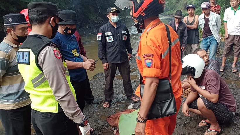 Anak Meninggal Karena Hanyut, Ketemu di Sungai Jatisari Pakisaji Malang 26 Anak Meninggal Karena Hanyut, Ketemu di Sungai Jatisari Pakisaji Malang