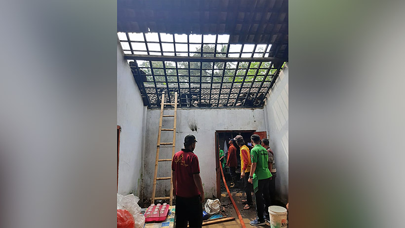 Kebakaran Di Sumberpucung Malang, Atap Satu Rumah Ambrol