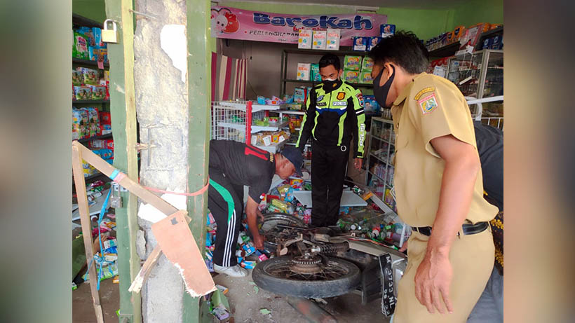 Kecelakaan Motor Di Gondanglegi Malang, Tabrak Toko, Dua Meninggal