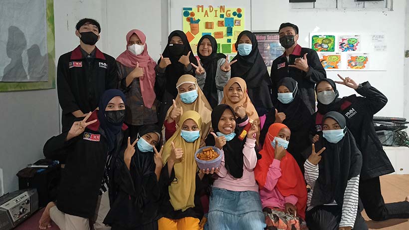 Kelompok PMM UMM Ajari Anak-Anak Kreatif Bikin Nugget Susu