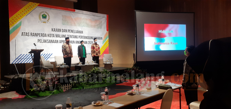 Seluruh peserta kegiatan saat menyanyikan lagu indonesia raya 