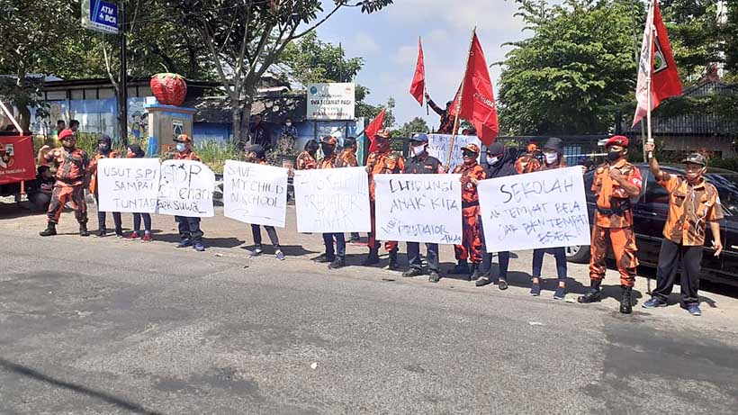Gelar Aksi Damai, MPC PP Kota Batu Di Depan Sekolah SPI