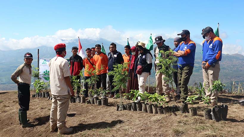Pemuda Muhammadiyah Di Jawa Timur Serentak Tanam Ribuan Pohon 26 Pemuda Muhammadiyah Di Jawa Timur Serentak Tanam Ribuan Pohon