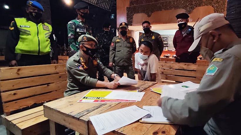Satgas Covid-19 Kota Malang Segel 5 Cafe, Buka Di Atas Jam 12 Malam