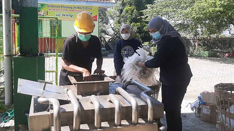 Mahasiswa UB Bikin Bahan Bakar Ramah Lingkungan Dari Limbah Plastik
