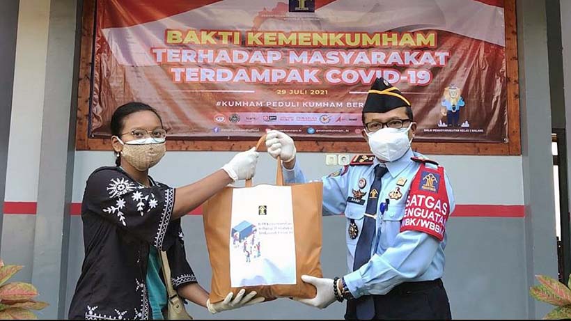 Bapas Malang Bagikan Paket Bantuan Sosial