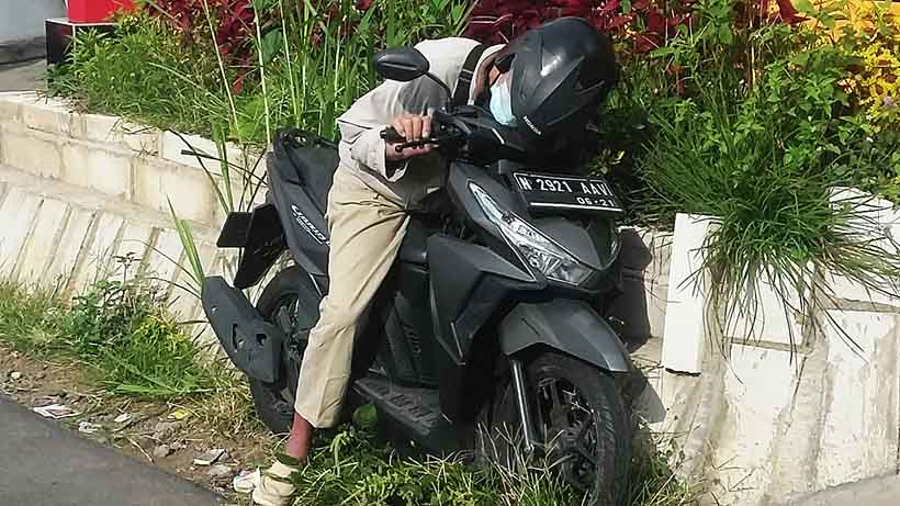 Kematian Mendadak Lansia Di Atas Motor,Usai Isi Bensin Di Merjosari