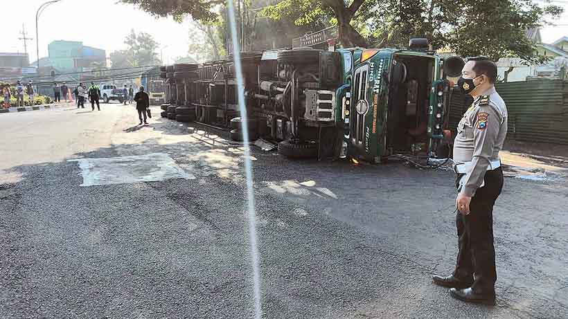 Truk Terguling Di Malang, Ini Nasib Sopir dan Kernet Paska Kecelakaan