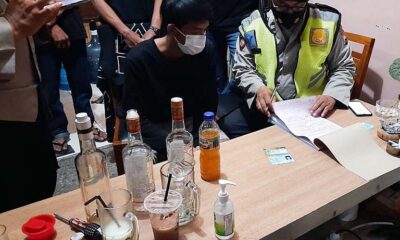 Razia PPKM Di Galunggung Malang, Petugas Temukan Minuman Keras