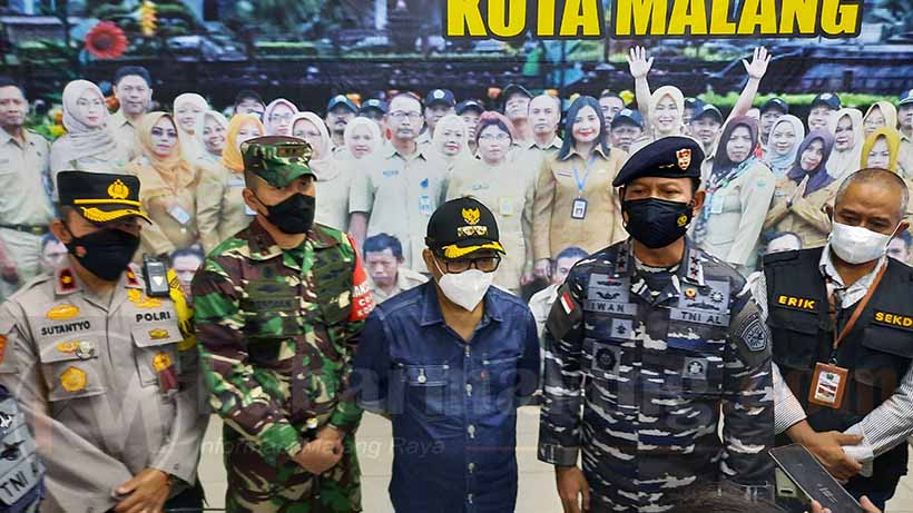 TNI Siap Cegah Kerumunan Di Serbuan Vaksinasi Stadion Gajayana