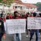 IMM Malang Demo, Unjuk Poster PPKM 'Pelan-Pelan Kita Mati'