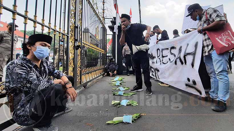 Demo PPKM Di Malang : Jangan Dalih Prokes, Perhatikan Ekonomi PKL