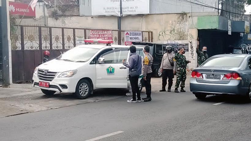 Warga Isoman Diungsikan Ke Isoter Safe House Jalan Kawi Kota Malang