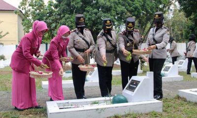 Polres Malang Bakti Sosial Dan Ziarah, Peringati HUT Ke-73 Polwan
