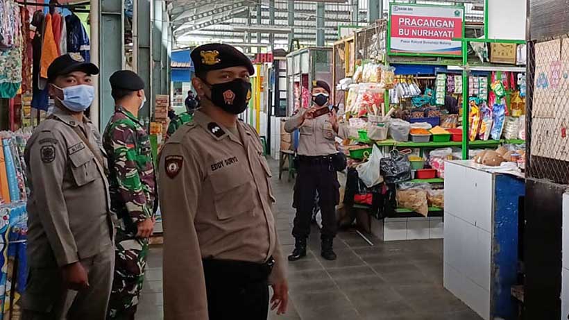 Tim PPKM Kota Malang Sosialisasi Prokes Di Pasar Bunul