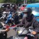 Jelang HUT RI, Polresta Makota Beri Bendera Merah Putih Ke Warga