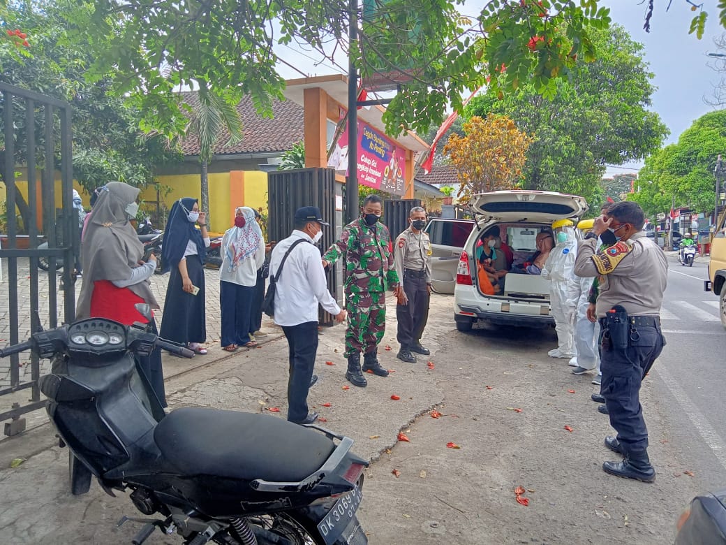 Kodim Kota Malang Kirim Pasien Isoman Ke Isoter RS Lapangan 26 IMG 20210818 WA0005