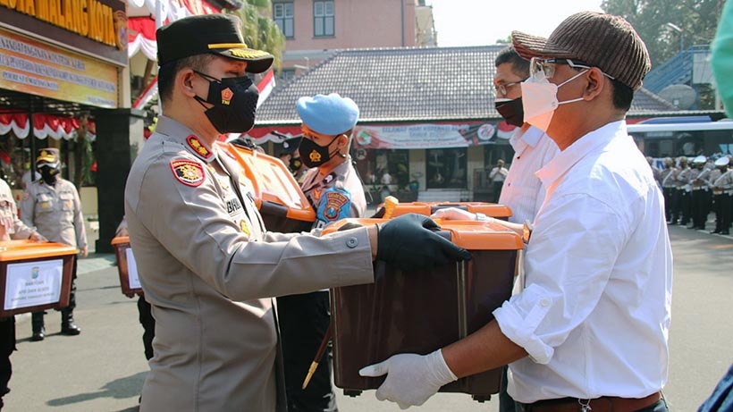 Kapolresta Malang Kota Donasi Alkes Untuk Kampung Tangguh Semeru