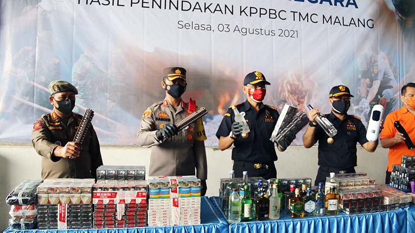 Bea Cukai Malang Musnahkan Barang Ilegal, Ada Alat 'Esek-Esek'