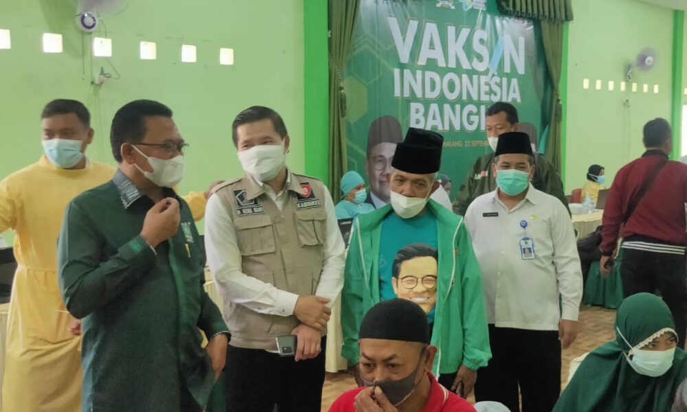 Ali Ahmad Gelar Vaksinasi Di DPC PKB Kota Malang