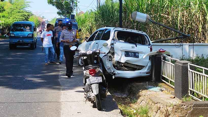 Kecelakaan Di Sempalwadak Malang, Satu Mobil Ringsek