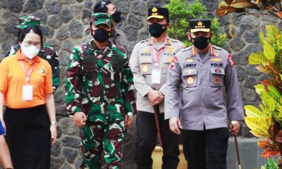 Panglima TNI Dan Kapolri Tinjau Vaksinasi SMAK Corjesu Malang