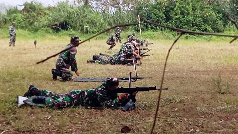 Tentara Di Kota Malang Asah Skill Menembak Laras Panjang Dan Pistol