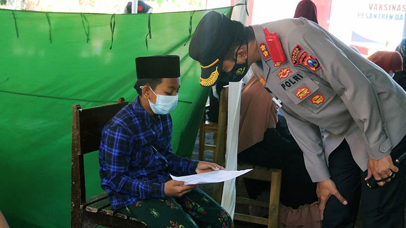 Santri Remaja Ikut Vaksinasi Merdeka Di PP Miftahul Ulum Gondanglegi