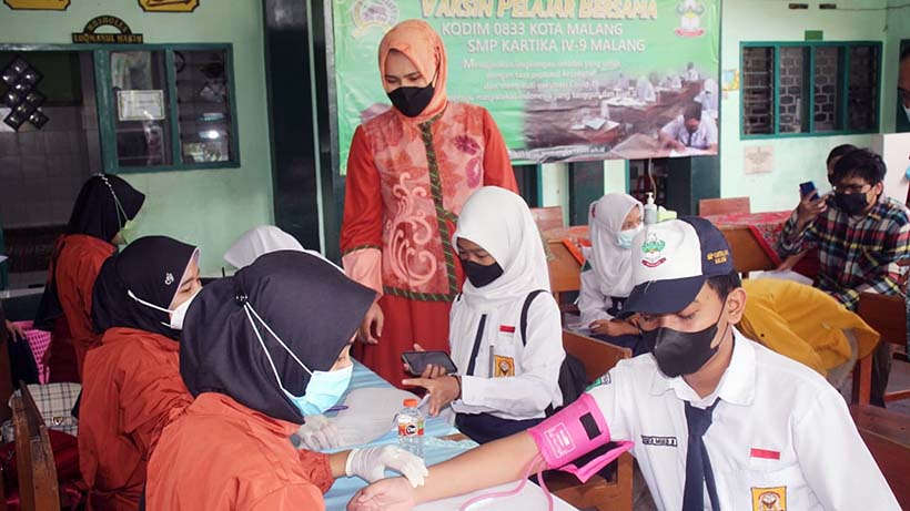 Ketua Kartika Jaya Kodim 0833 Pantau Vaksinasi Pelajar