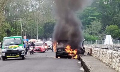 Mobil Terbakar Di Waduk Karangkates Malang, Sebabkan Kemacetan
