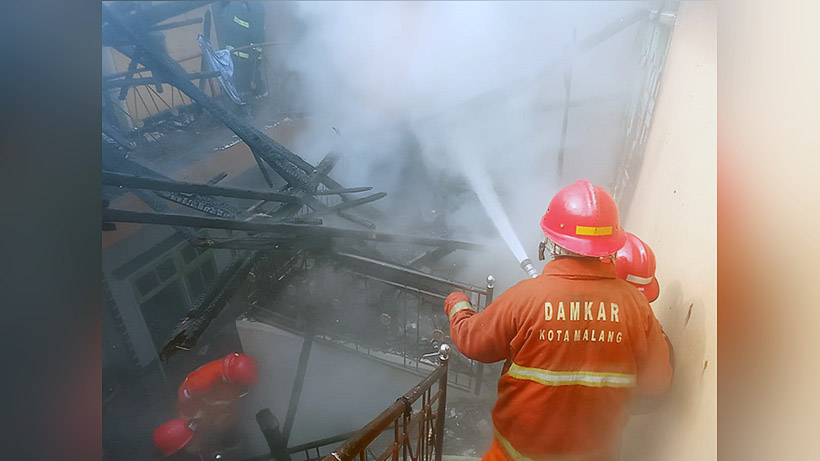 Kebakaran Di Malang Hari Ini, Pabrik Rokok Kedungkandang Terbakar