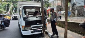 Truk Tabrak Tiang Di Splendid Malang, Pengemudi Terjun Dari Jembatan 27 Truk Tabrak Tiang Di Splendid Malang, Pengemudi Terjun Dari Jembatan