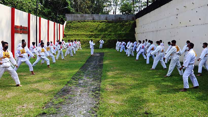 Polres Malang Gelar Ujian Beladiri Di Lapangan Tembak